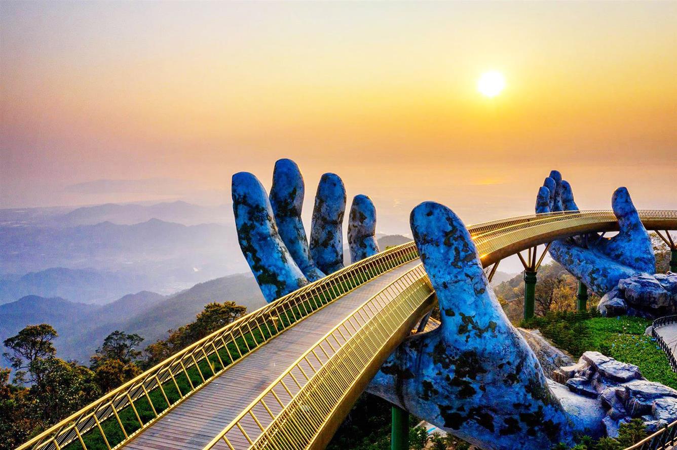 Discover the charming sunrise Da nang color palette at Da Nang sightseeing spots with Grand Tourane Hotel Danang.
