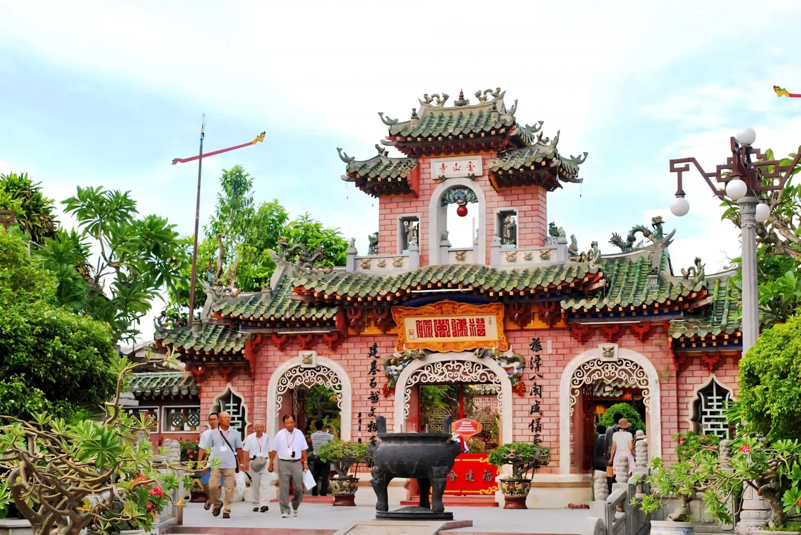  spiritua-l tourism- in -Da- Nang 