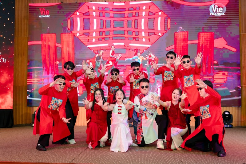 kịch bản tất niên công ty